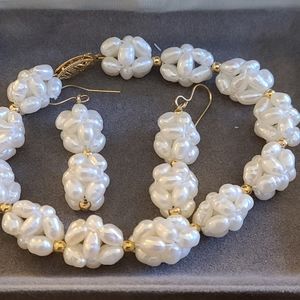 Fresh water pearls earrings and bracelet set